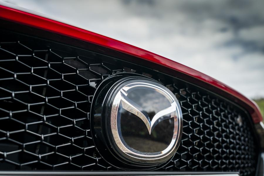 Логотип Mazda3 Skyactiv-G Sport Lux Hatchback 2019 года  (UK) (фото 57 из 91)
